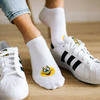 Białe stopki damskie z emotką