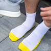 Sportowe skarpetki białe z żółtą wstawką Ag+