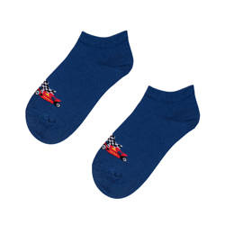 Stopki dziecięce w wyścigówki